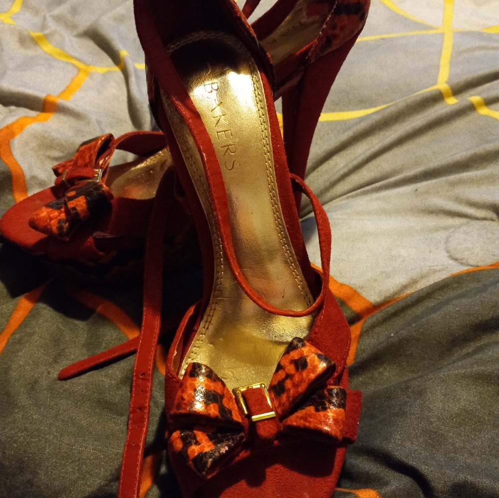 Heels - Picture 4 of 4